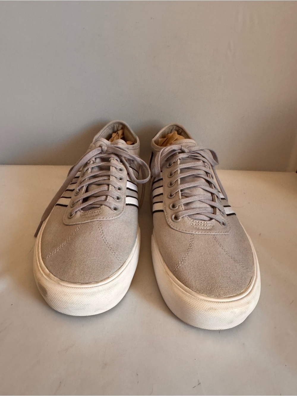Adidas Men's 13 Delpala 6 classic retro sneaker GrayBarely Worn